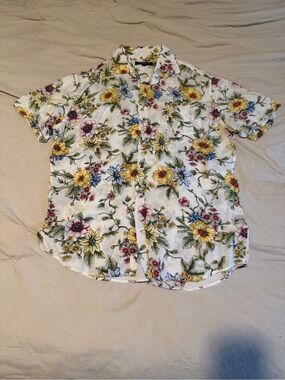 Daniel K White Floral Short-Sleeve Button-Down Shirt with Yellow & Blue Flowers